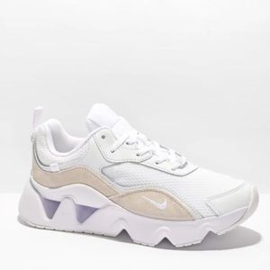 Nike RYZ 365 2 Sneakers (will be extra deep cleaned before shipment)